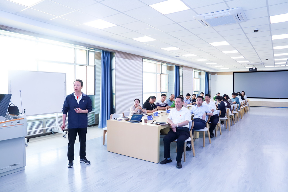2023年9月6日 yl23455永利官网产业学院建设工作推进会 (6)_调整大小.jpg